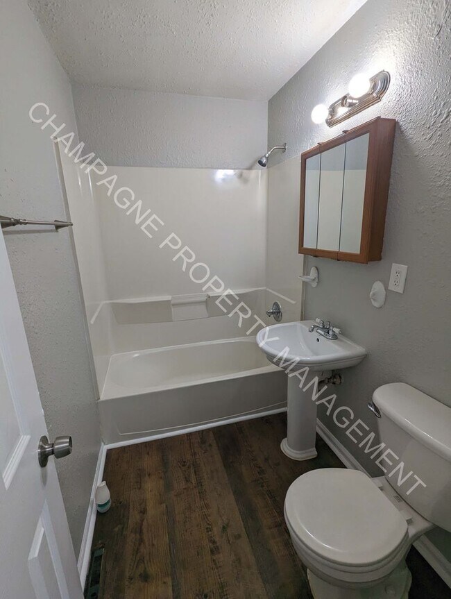 Building Photo - Updated Single Family Home