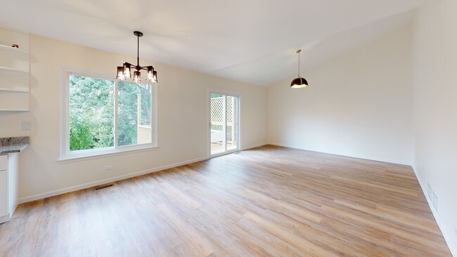 Building Photo - 1913 Barnhill Dr