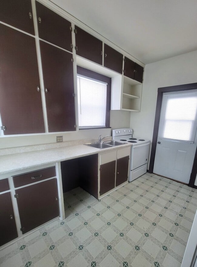 Building Photo - 410 Congress St