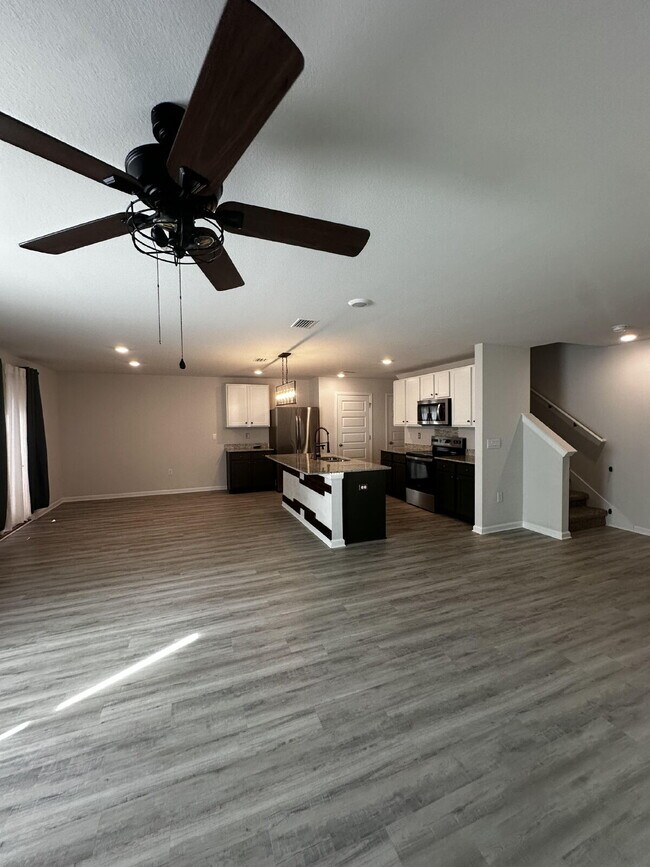 Building Photo - "Spacious 4-Bedroom Gem with 2.5 Baths in Panama City - Perfect Family Home with 1975 Sq Ft!"