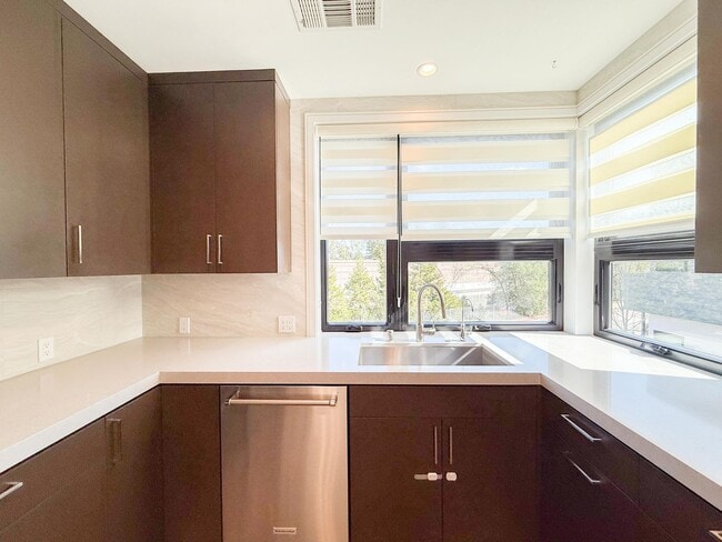 Building Photo - Newer Modern Single Family Home With Cupertino Schools