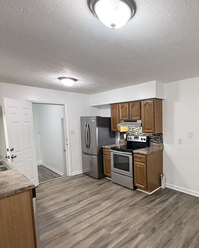 Building Photo - Completely updated 3br+bonus/2ba home in convenient location