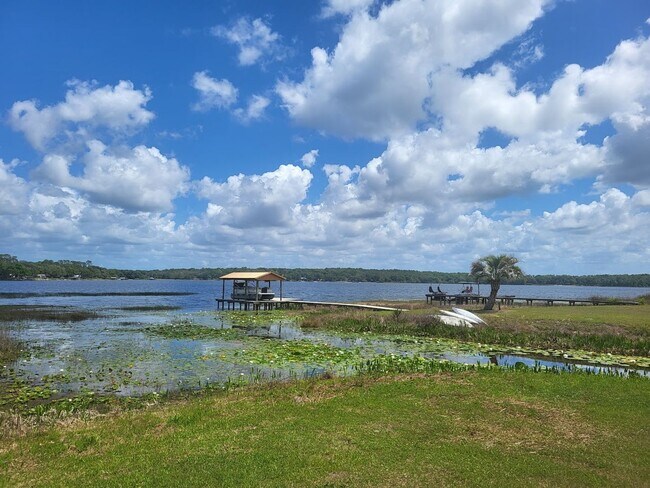 Building Photo - Little Lake Weir Waterfront FENCED 3BR/2BA on 6 Acres with Horse Barn, Private Boat Ramp & Dock