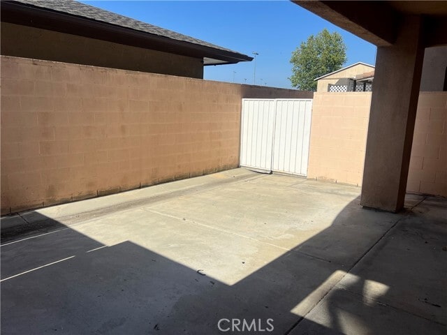 Building Photo - 8441 Oleander Ave