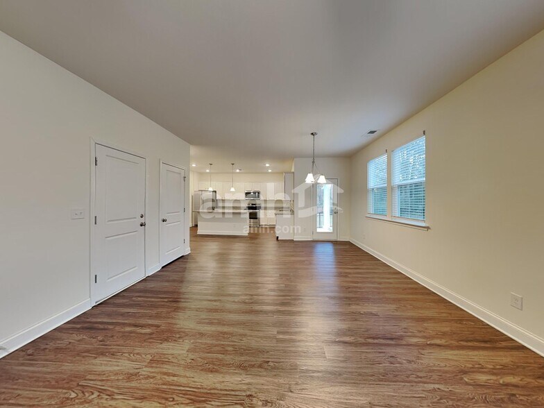 Building Photo - 109 Fairway Dr