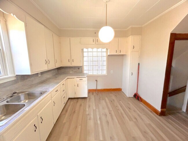 Building Photo - 3 Bed 1 Bath