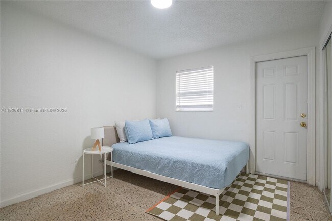 Building Photo - 605 SW 14th Terrace