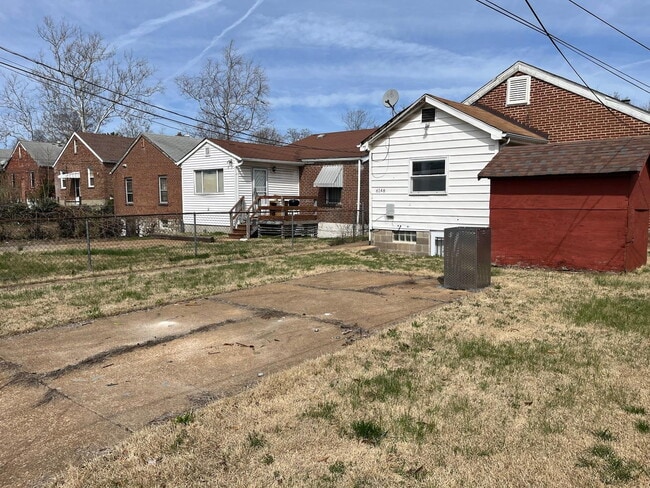 Building Photo - "Charming 3-Bed, 1 bath Retreat with Beautiful Floors on Laura Avenue!"