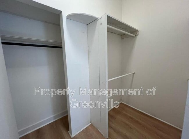 Building Photo - 17 Henry St