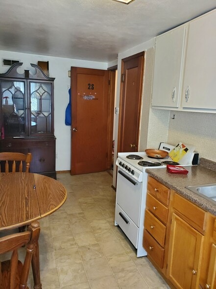 Building Photo - 6828 Scanlan Ave