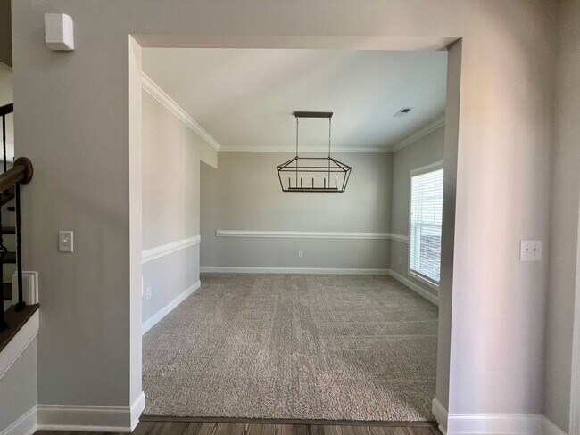 Building Photo - Stunning 4BR 3BA Home in Colfax