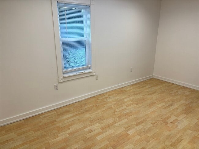 Building Photo - 39 Raymond St