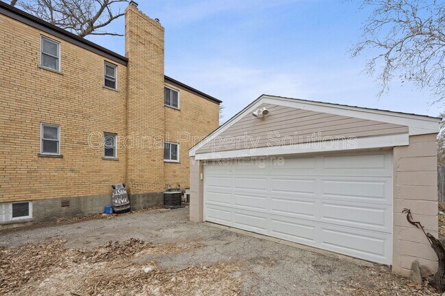 Building Photo - 5520 Bosworth Pl