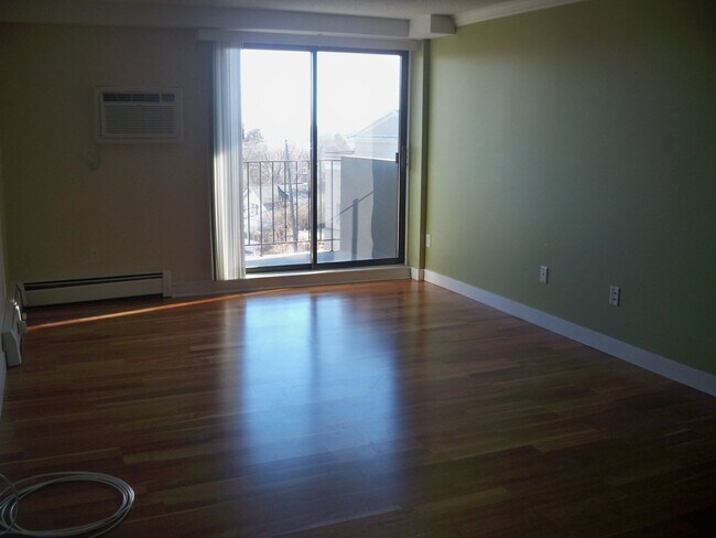 Building Photo - 2800 W 44th St