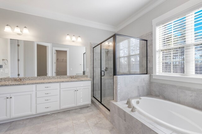 Building Photo - 704 Kenway Loop