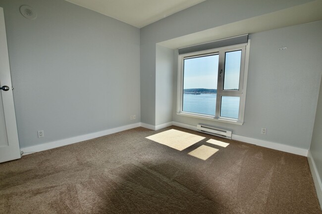 Building Photo - Stunning Belltown Penthouse w/ Ocean Views