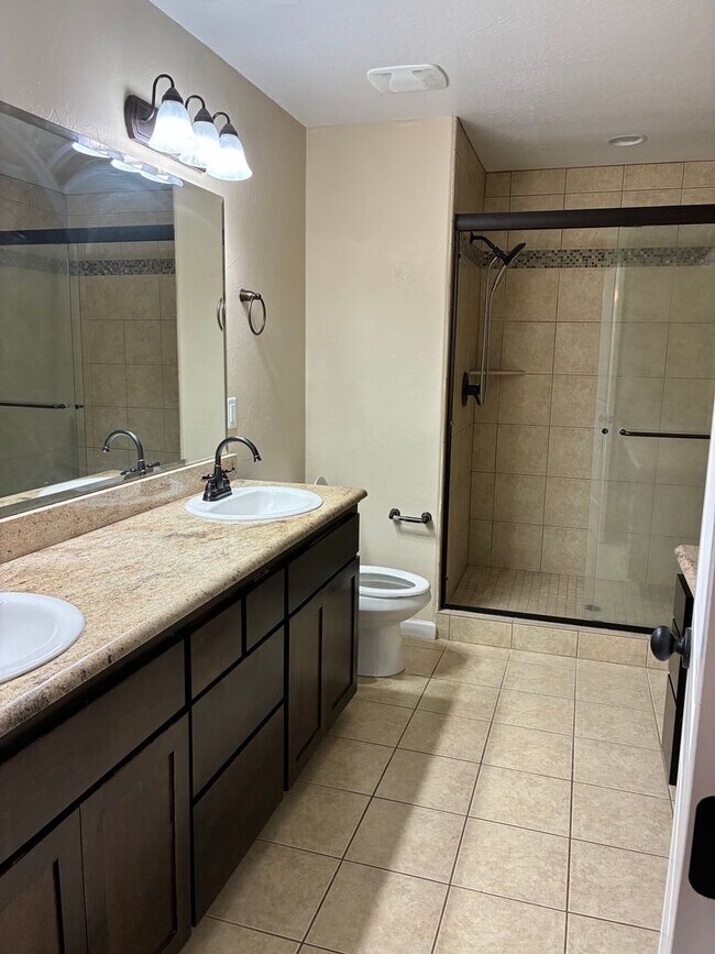 Building Photo - Beautiful East Medford 4 Bedroom 2 Bathroom Home