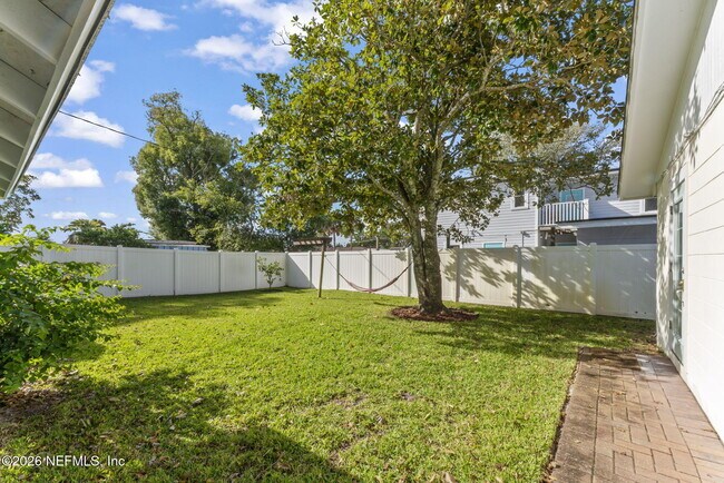 Building Photo - 618 8th Ave N