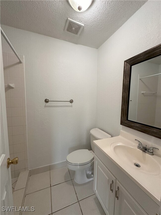 Building Photo - 4629 Bayshore Dr