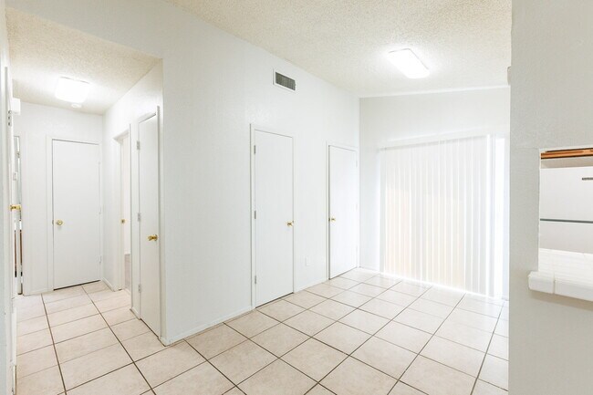 Building Photo - Whisperwood Duplex