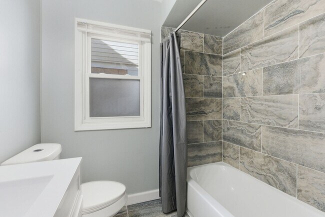 Building Photo - Holiday Special Reduce Rent