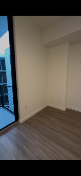 Building Photo - 213 NE 27th St