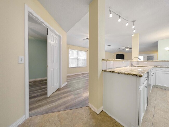 Building Photo - 4927 Deep Glen Ln