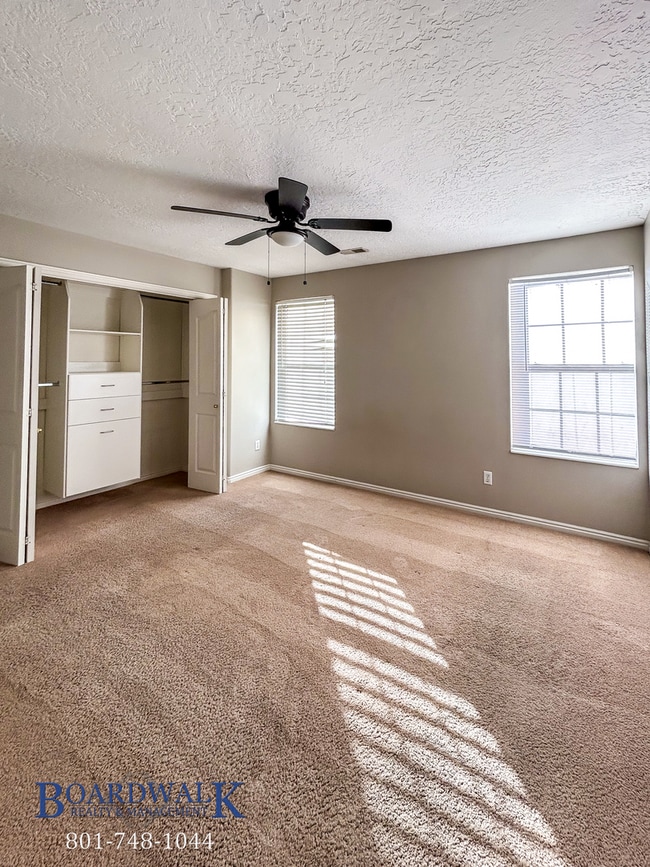 Building Photo - Stylish Draper Townhome with Private Patio