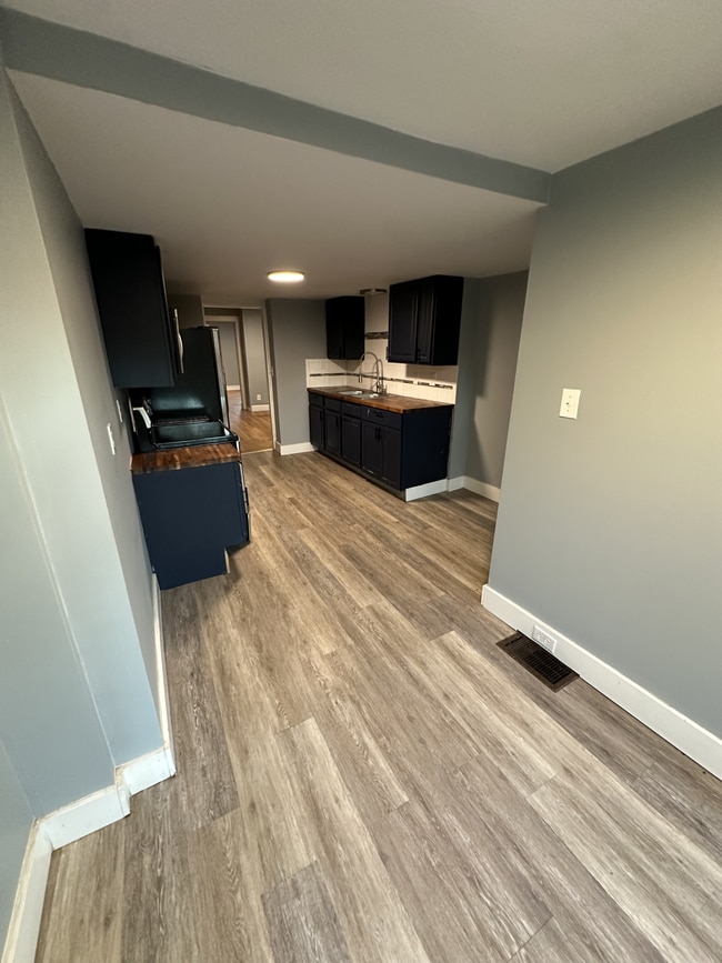 Building Photo - 178 Birch St