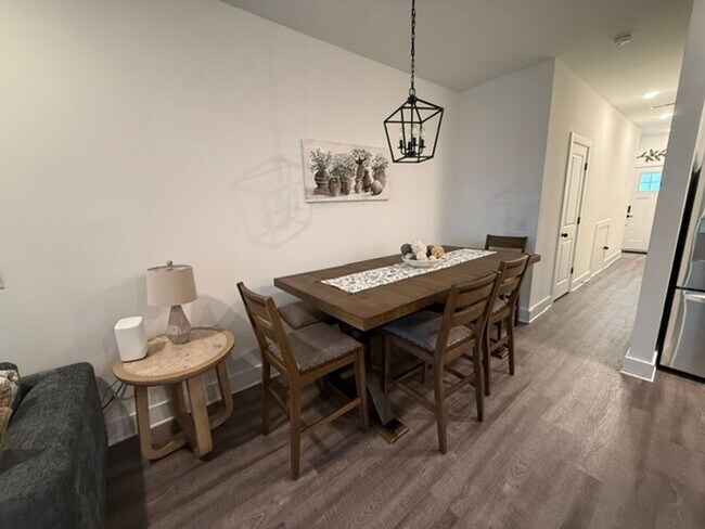 Building Photo - 3 Bedroom 2.5 Bath Townhouse in Barnwell Breeze - North Charleston