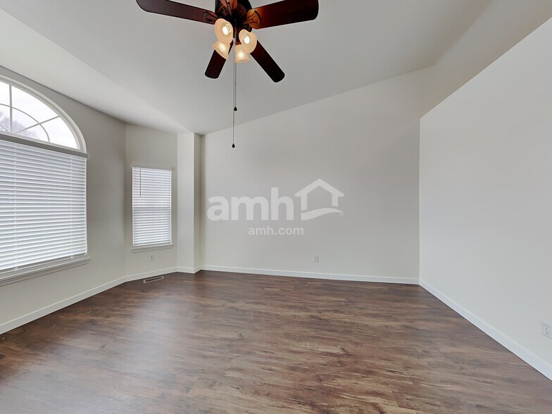 Building Photo - 7890 W Powell St