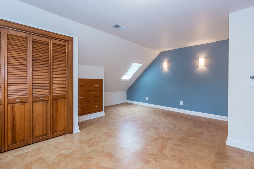Building Photo - 2133 Sommers Ave