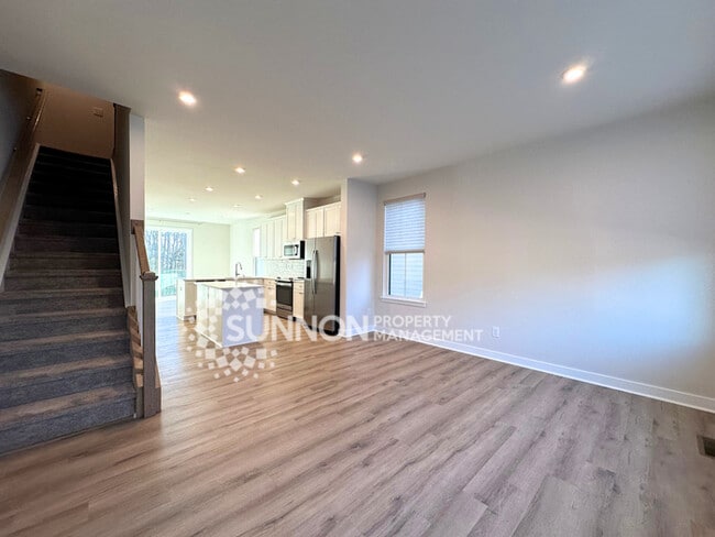 Building Photo - 3 Bedroom Townhome Located in Wendover Green