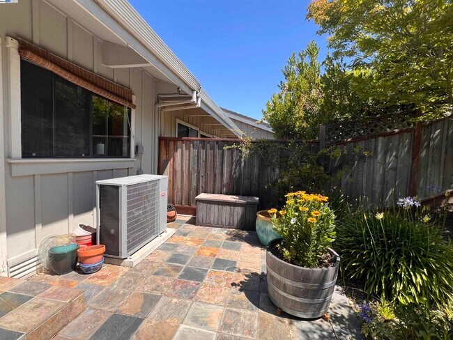 Building Photo - 37 Binnacle Hill