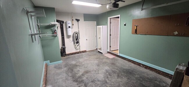 Building Photo - One Level Ranch