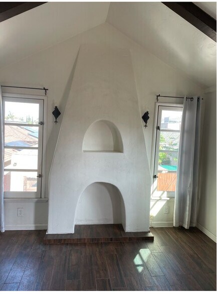 Building Photo - 206 Nieto Ave