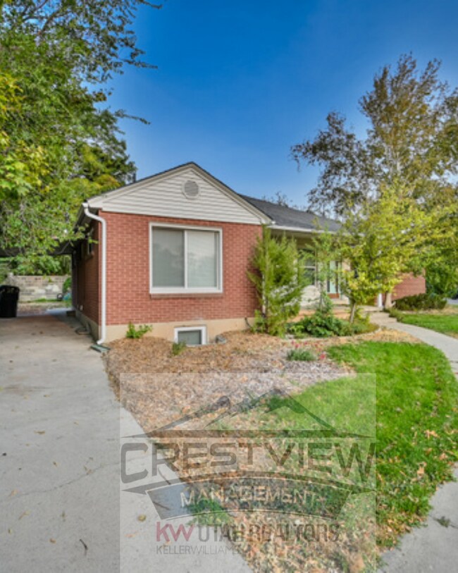 Building Photo - Martin Triplex