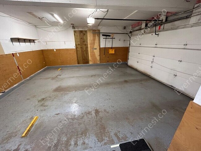 Building Photo - 4891 W Chippewa Dr