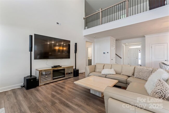 Building Photo - 116 Farrier Ln