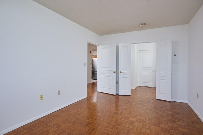 Building Photo - 7111 Woodmont Ave