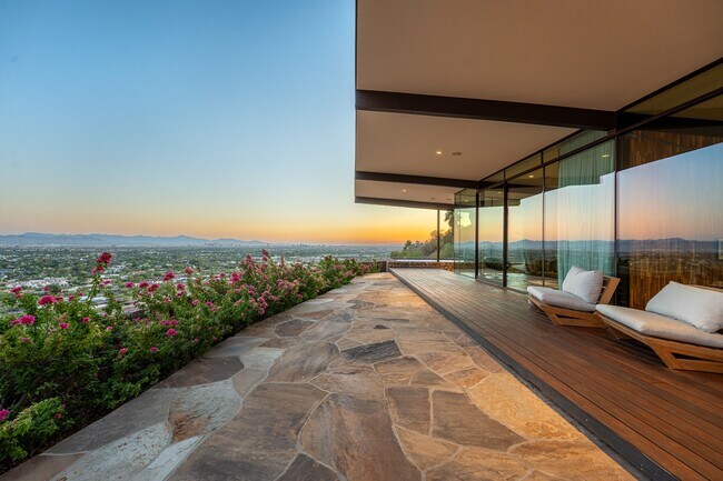 Building Photo - 4925 E Red Rock Dr