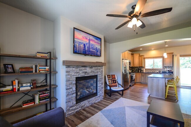 Building Photo - 7878 N Hibiscus Ln