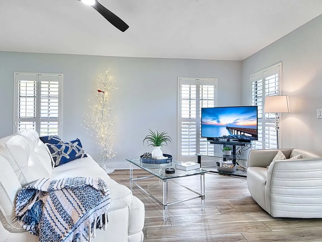 Building Photo - POLG