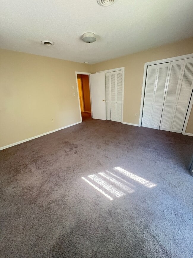 Building Photo - 205 Hammond Cir