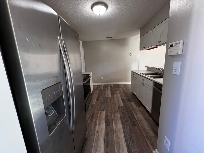 Building Photo - Lovely two bedroom two bath duplex in Hubert. NEW PAINT & NEW FLOORING THROUGHOUT. Just minutes t...