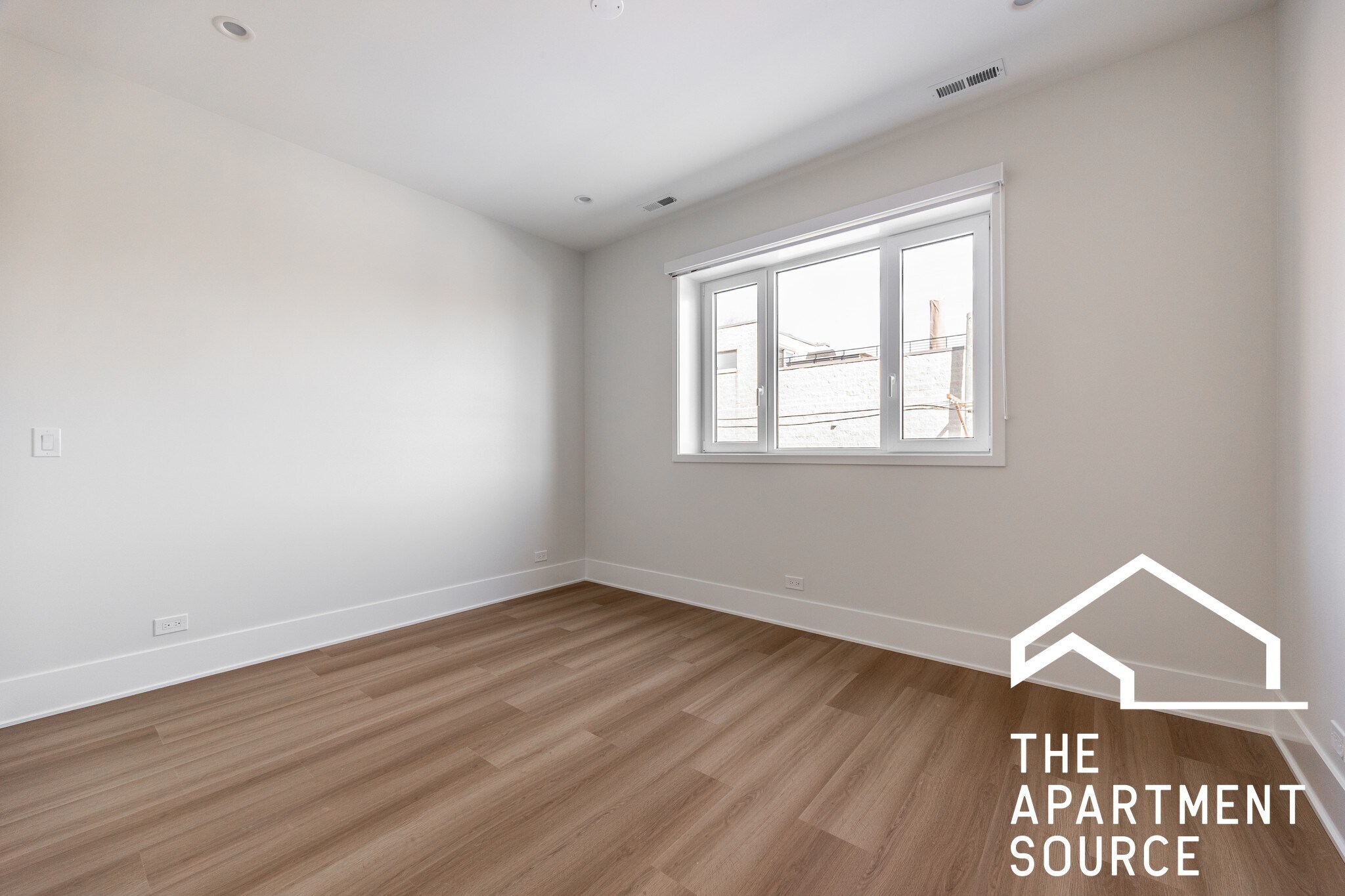 Building Photo - 1620 W Grand Ave