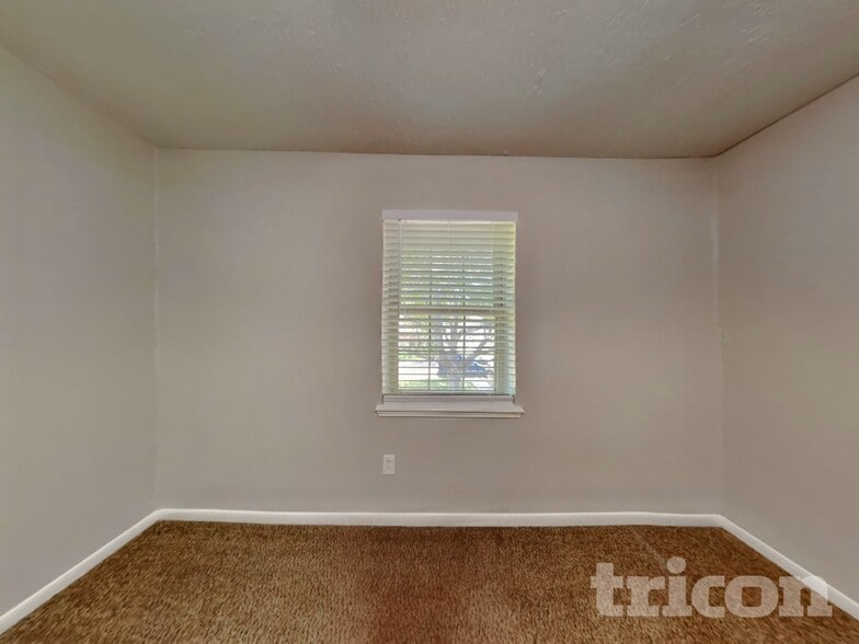 Building Photo - 2307 Hilton Head Dr