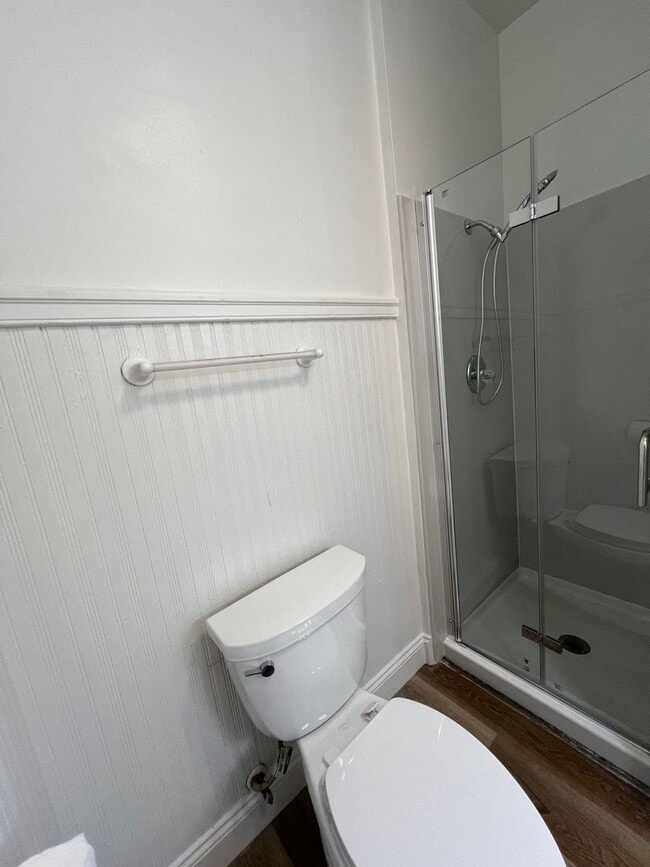 Building Photo - BEAUTIFUL 4+ BEDROOM VICTORIAN!!