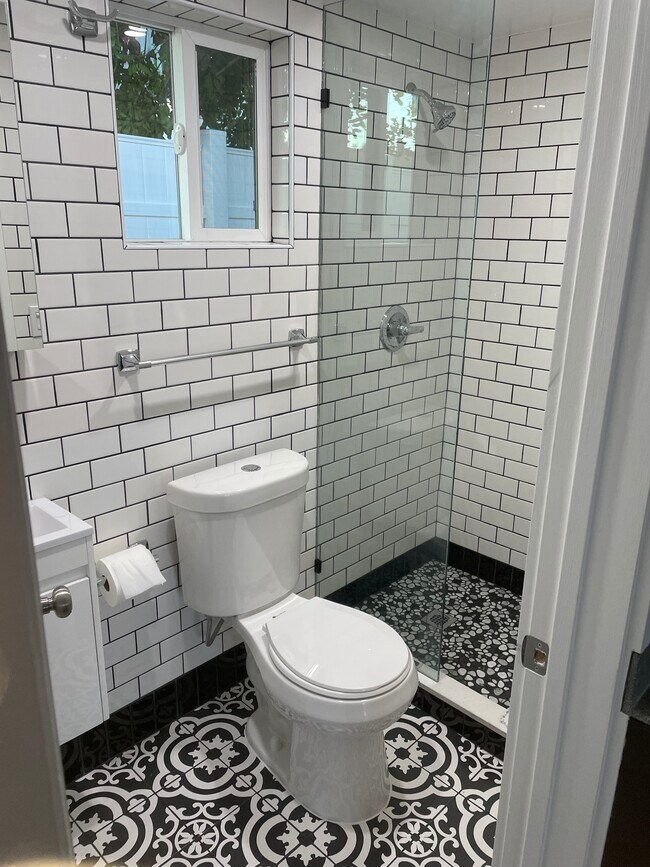 Building Photo - 407 Naranja Dr