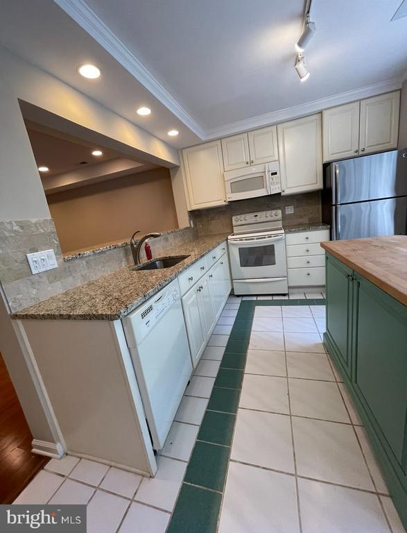 Building Photo - 8024 QUARRY RIDGE Way